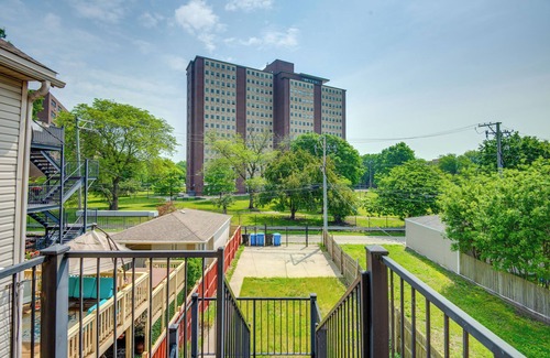 Grand Boulevard Casa | Walk to Chicago's Shops & Eats: Bronzeville Duplex