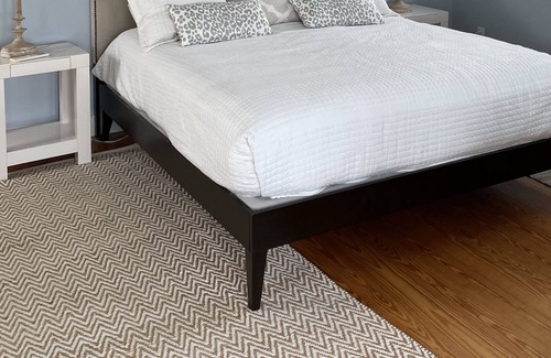 Nantucket Cabaña | Walk to Cisco/ Charming cottage and garage apt on Hummock Pond