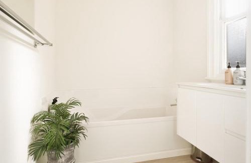 South Launceston Casa | Walk To City & Hospital