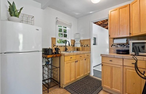 Samarkand Casa | Walk to coffee, relax on the private deck!