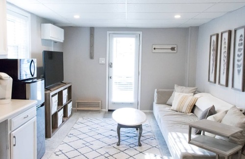 Colington Apartamento | Walk To Coffee, Wine & Bay, OBX Beaches, The Tiny BoHo by The East Coast Host
