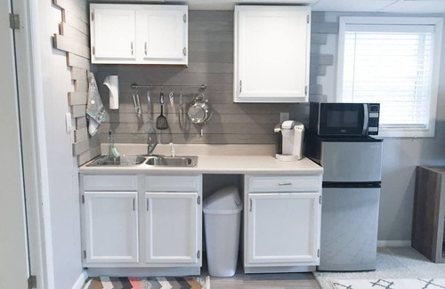 Colington Apartamento | Walk To Coffee, Wine & Bay, OBX Beaches, The Tiny BoHo by The East Coast Host