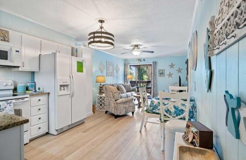 North Forest Beach Apartamento | Walk to Coligny Beach Park Family-Friendly Villa