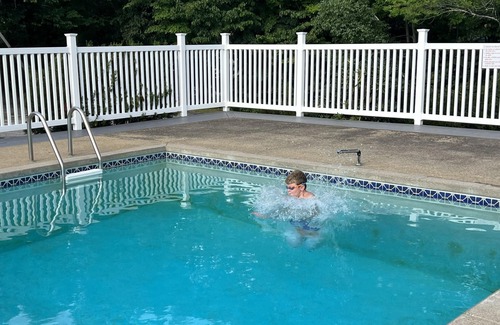 North Conway Condominio | Walk to Cranmore and North Conway Village! Condo w/ AC, W/D, Pool
