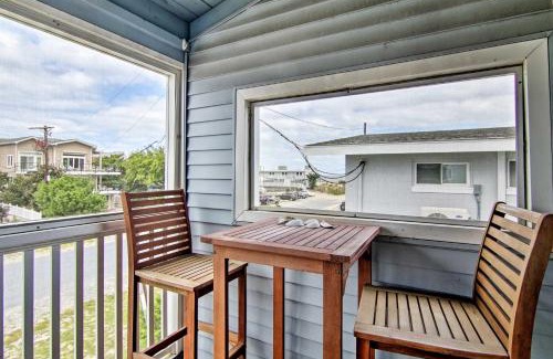 Dewey Beach Apartamento | Walk to Dewey Beach Bright Condo with Balcony!