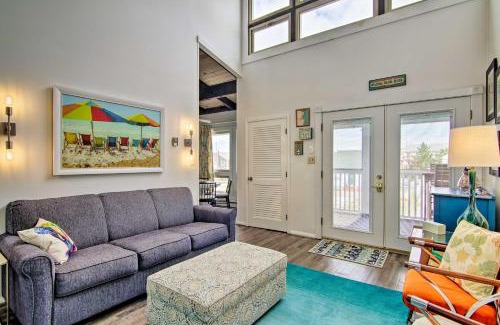 Dewey Beach Apartamento | Walk to Dewey Beach Bright Condo with Balcony!