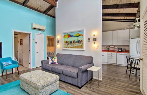Dewey Beach Condominio | ¡NUEVO! Condominio brillante con balcón - ¡Camina hasta la playa de Dewey!