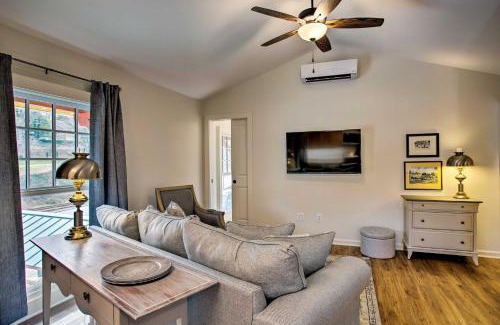Saluda Apartamento | Walk to Dining Saluda Main Street Retreat!