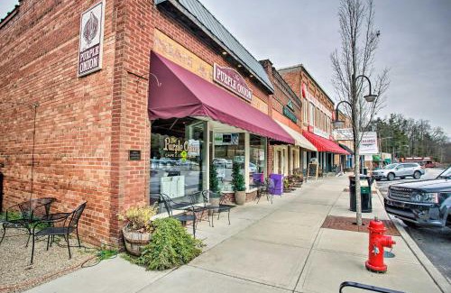 Saluda Apartamento | Walk to Dining Saluda Main Street Retreat!