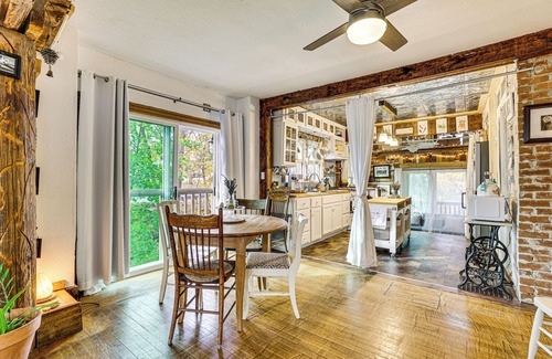 Wisconsin Dells Casa | Walk to Downtown: Eclectic Wisconsin Dells Home