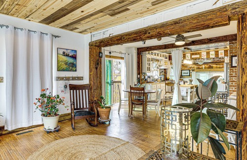 Wisconsin Dells Casa | Walk to Downtown: Eclectic Wisconsin Dells Home