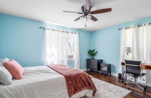 Aiken Cabaña | Walk to Downtown Aiken ~ Discount for 30+ day stays ~ Crooked Tree Cottage