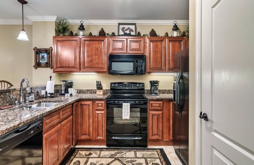 Gatlinburg Condominio | Walk to Downtown Gatlinburg! Cozy Condo near Convention Center & Hiking Trails!