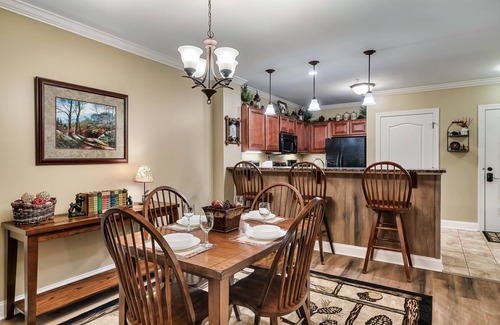 Gatlinburg Condominio | Walk to Downtown Gatlinburg! Cozy Condo near Convention Center & Hiking Trails!