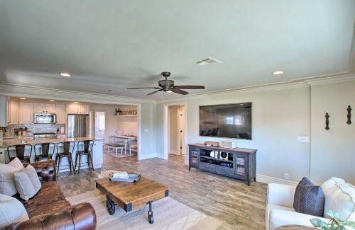 Gilbert Casa | Walk to Downtown Gilbert Home with Fire Pit!