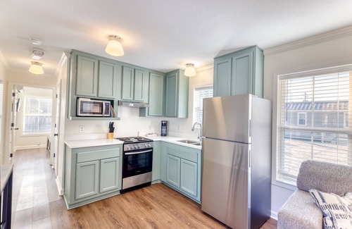 Ocean Springs Casa | Walk to Downtown Ocean Springs from your private cottage