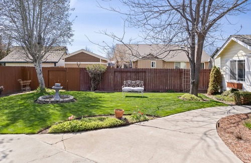 Redmond Casa | Walk to Dry Canyon, Pet Friendly, Fenced Yard, Smith Rocks, RV Parking