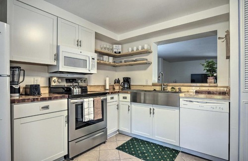 Taylor's Pond Casa | Walk to Dtwn and Breweries Townhome in Cary!