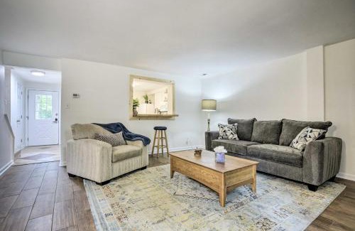 Taylor's Pond Casa | Walk to Dtwn and Breweries Townhome in Cary!