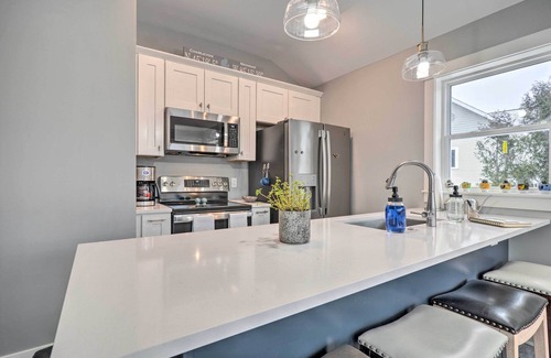 Charlevoix Casa | Walk to Dtwn: Charlevoix Townhome w/ Fireplace