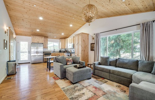Twain Harte Cabaña | Walk to Dtwn: Charming Family Cabin in Twain Harte