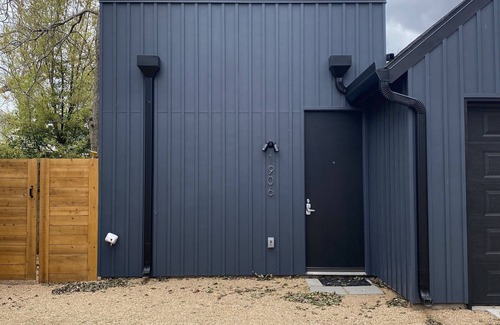 East Cesar Chavez Casa | Walk to East Austin restaurants + pets welcome