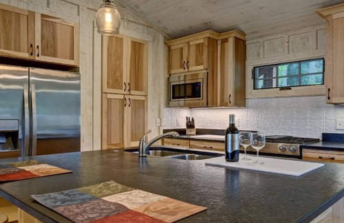 Cashiers Cabaña | Camine a todo desde esta cabaña 2BR recientemente renovada en cajeros NC