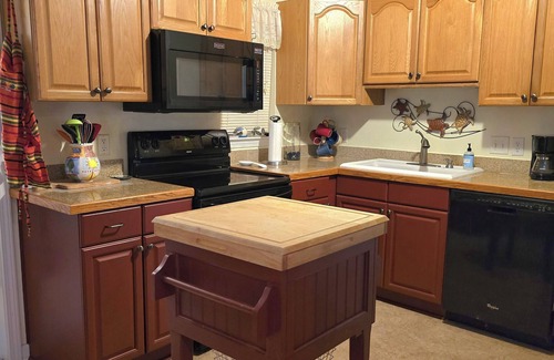 St. Marys Casa | Walk to Ferry/ Private Pool/ Dogs ok!/ Fenced Yard/ Entire Home