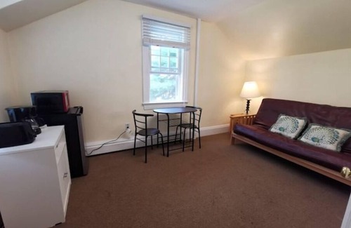 Framingham Apartamento | Walk to FSU, shopping center, separate entrance