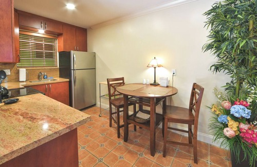 Wilton Manors Apartamento | Suite de lujo amueblada de 1 dormitorio con piscina y terraza