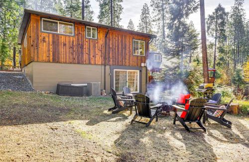 Twain Harte Casa | Walk to Golf, Lake Twain Harte Cabin with Fireplace