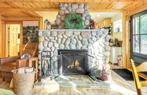 Twain Harte Casa | Walk to Golf, Lake Twain Harte Cabin with Fireplace