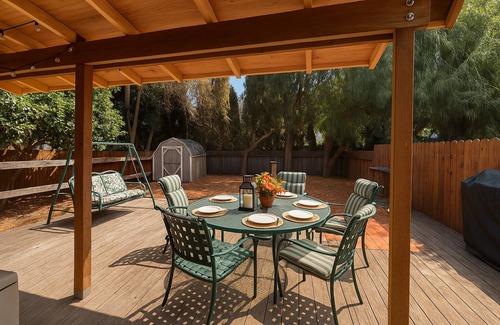 North Whisman Casa | Walk to Google 3BR Home Yard & Kitchen