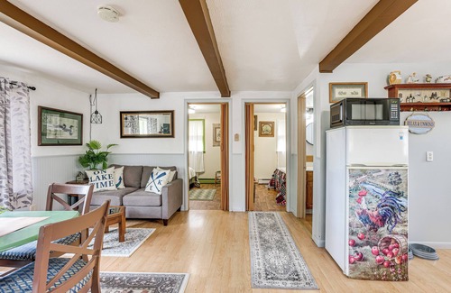 Lake Cabina | Walk to Gray Lake: Pet-Friendly Cottage