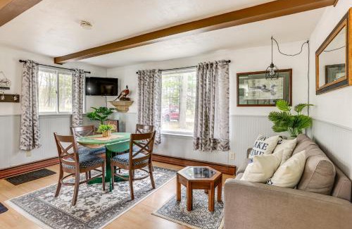 Lake Casa | Walk to Gray Lake Pet-Friendly Cottage