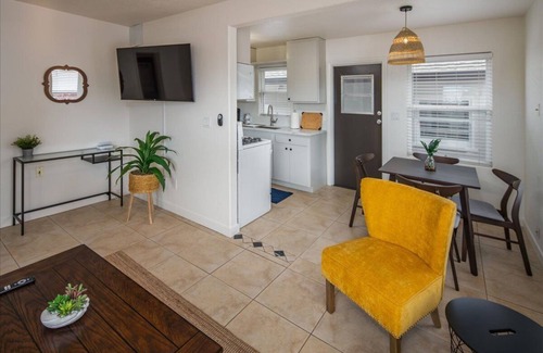 Old Town Cabaña | Walk to Historic Old Town San Diego, cute 1 bedroom 1 bath, single story home.