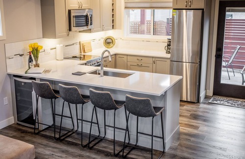Okanagan-Similkameen Casa | Almacenamiento seguro para bicicletas / equipos de 2 dormitorios y 3 baños de nueva construcción