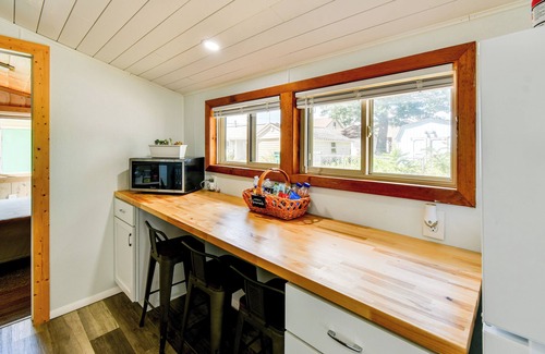 Prudenville Cabina | Walk to Houghton Lake: Cabin w/Fire Pit!