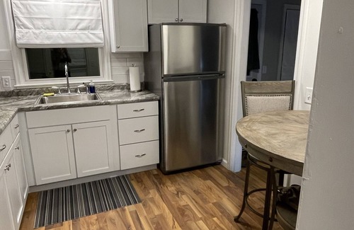 Knoxville Casa | Walk to Knoxville Raceway! 3BR, Fire Pit, Near Lake Red Rock & Pella