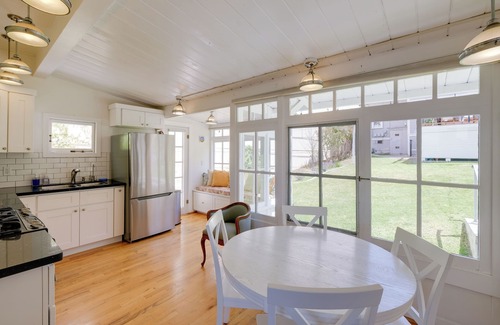Village of La Jolla Cabaña | Walk to La Jolla Cove: Dtwn Cottage w/ Ocean View!