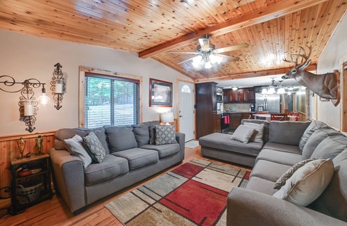 Dover Cabina | Walk to Lake: Dover Cabin w/ Views & Porch