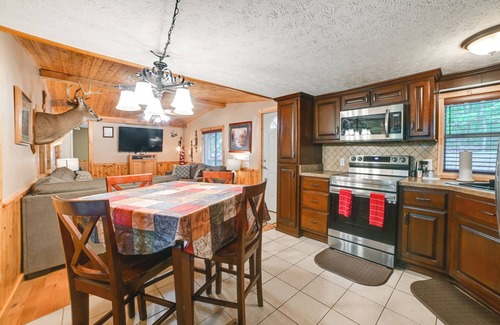 Dover Cabina | Walk to Lake: Dover Cabin w/ Views & Porch