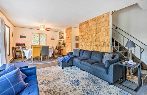 Pocono Summit Cabina | Walk to Lake: Game Room Getaway in Pocono Summit!