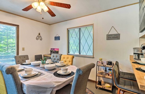 Pocono Summit Cabina | Walk to Lake: Game Room Getaway in Pocono Summit!