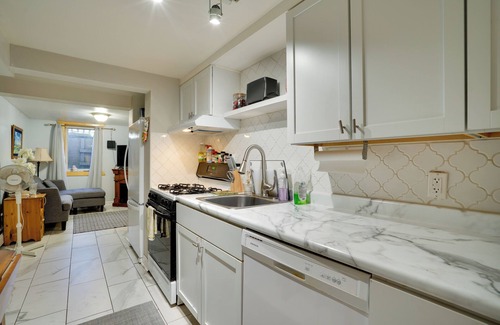 Oak Grove Apartamento | Walk to Lake George: Guest Suite in Oak Grove