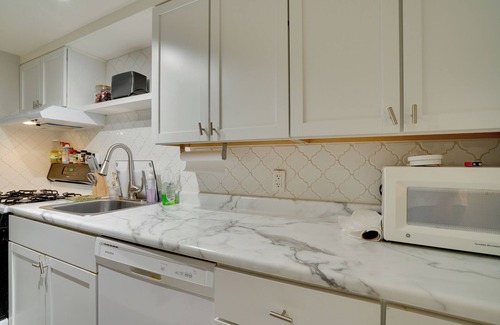 Oak Grove Apartamento | Walk to Lake George: Guest Suite in Oak Grove
