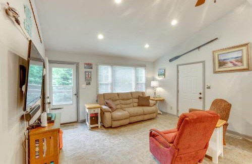 Ludington Casa | Walk to Lake Hamlin Cottage Near Boat Launch