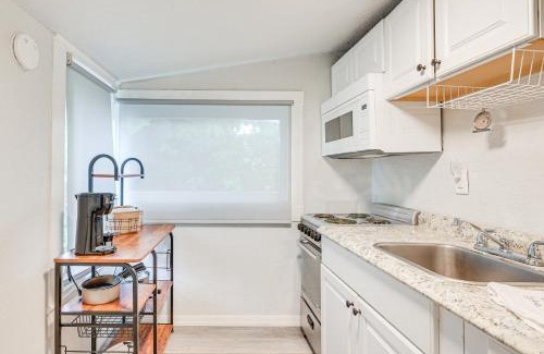 Dixieland Apartamento | Walk to Lake Hunter Cozy Pet-Friendly Studio!