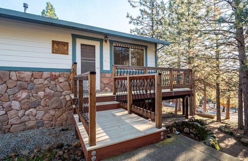 Lakehead Casa | Walk to Lake/Marina, Game Rm, Hot Tub, Sleeps 10 - Shasta Lakeshore Retreat #12