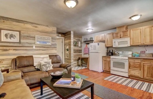Bijou Park Casa | Walk to Lake Tahoe & shopping/Dining Chic Basecamp